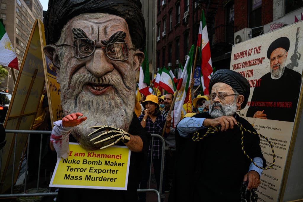 Las autoridades iraníes desestimaron las críticas por considerar que tenían una motivación política y acusaron a países extranjeros de fomentar los disturbios.