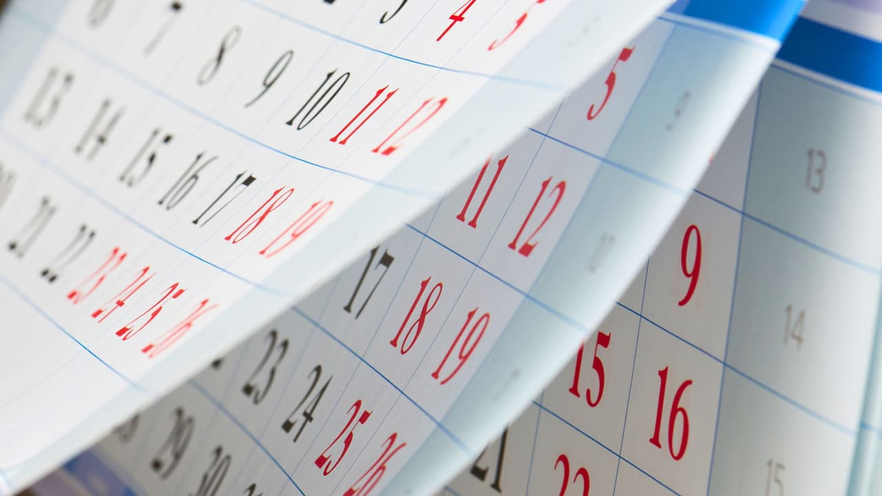 <b>La temporada de impuestos comienza el 27 de enero</b> ⏰
<br>La temporada de impuestos arranca oficialmente el lunes 27 de enero. Este año, el IRS ofrece nuevas herramientas, como asistentes virtuales, para facilitar la presentación de impuestos. Así que, aunque el proceso puede ser complicado, hay recursos disponibles para hacerlo más fácil y rápido ✨
<br>
<b>Recuerda: </b>cada año trae cambios, y estar preparado puede marcar la diferencia en tus impuestos.
<i><u> ¡No dejes todo para el último minuto!</u></i>