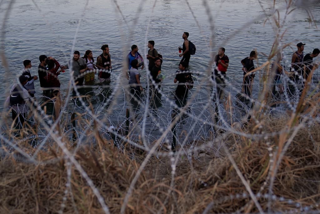Una corte de apelaciones dictaminó que la prohibición de asilo de Trump en la frontera es ilegal, lo que podría derivar en un nuevo enfrentamiento ante la Corte Suprema