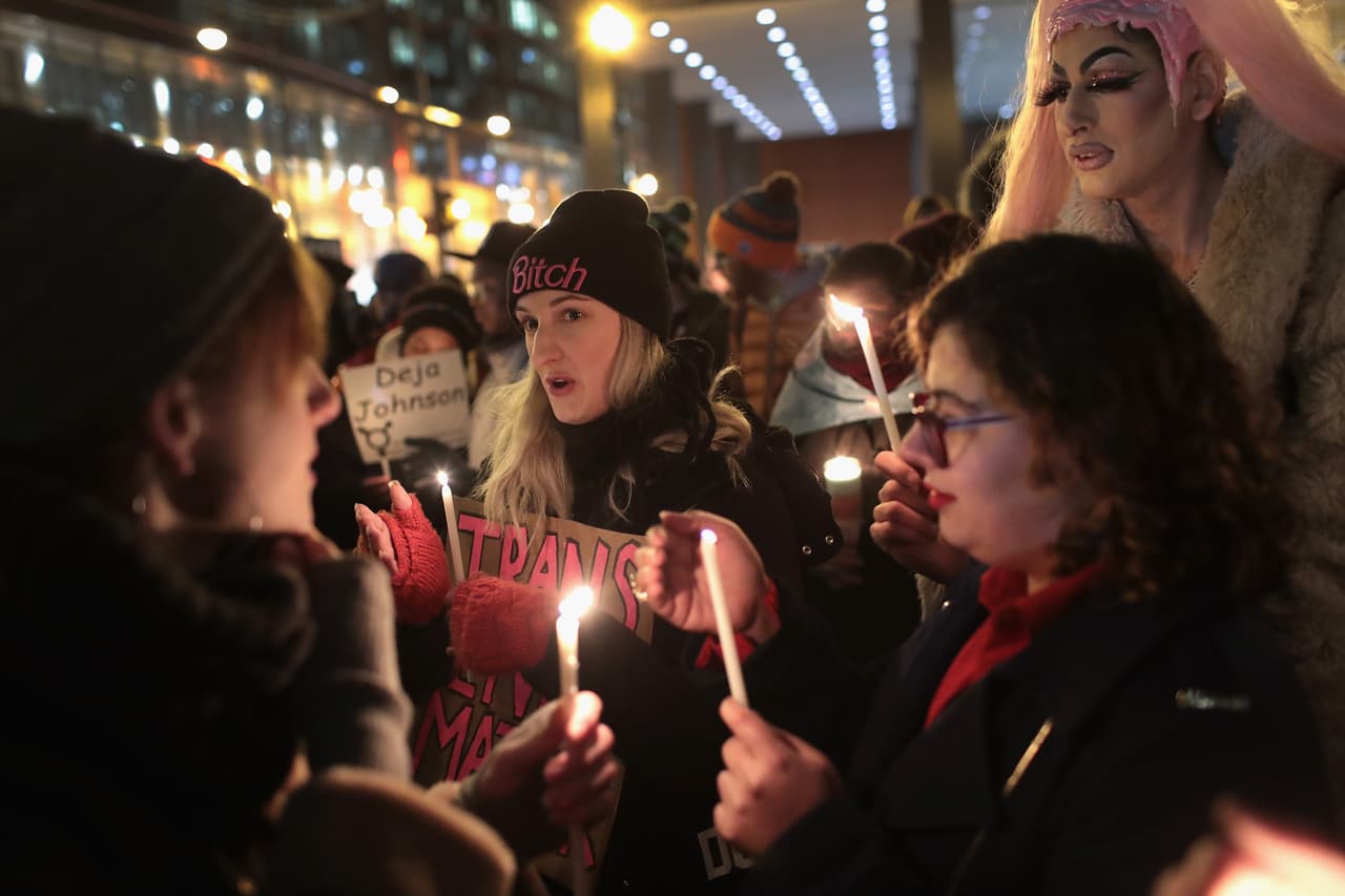 Tan sólo
<b>en lo que va de 2017, 23 personas transgénero han sido asesinadas en Estados Unidos</b>, según la organización
<a href="https://www.glaad.org/about">GLAAD</a>. Se trata del mayor total anual reportado en el país en una década.