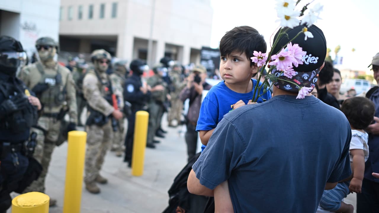 Cómo crear un plan de cuidado infantil en California en caso de ser detenido o deportado por ICE