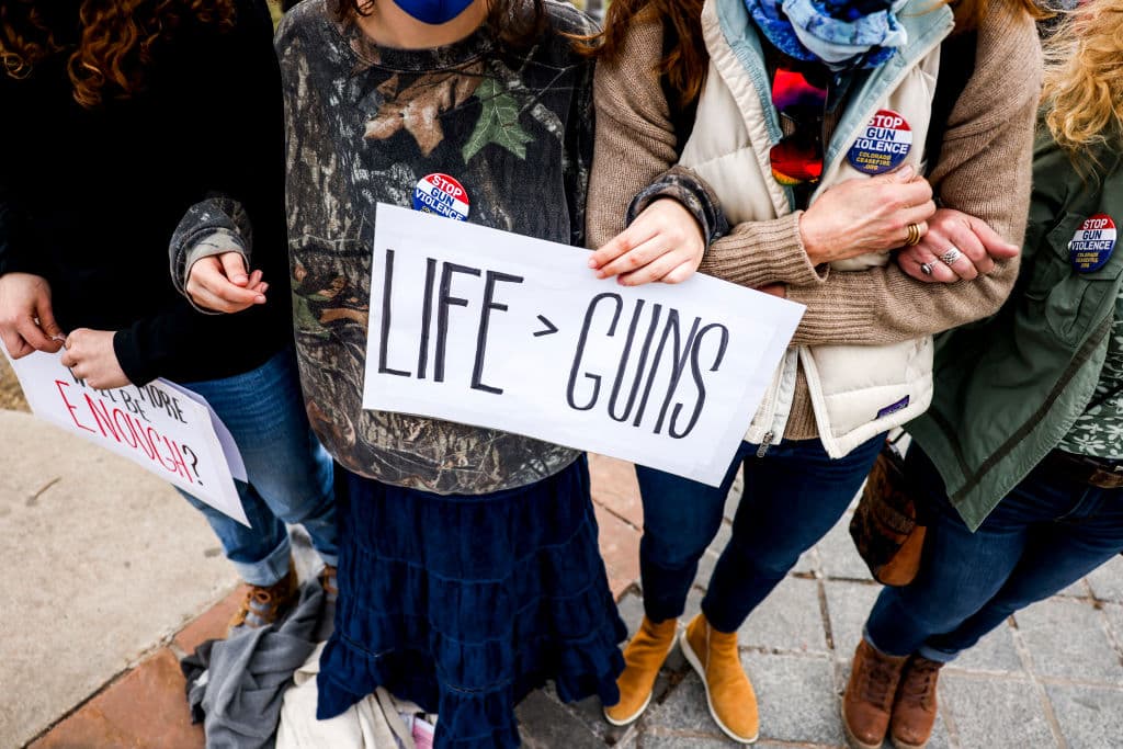 Aunque las víctimas por violencia armada en EEUU son muchas más, aquí hacemos un recuento de algunos de los tiroteos masivos más mortales que se han producido en lo que va de año en el país, en su definición más estricta.