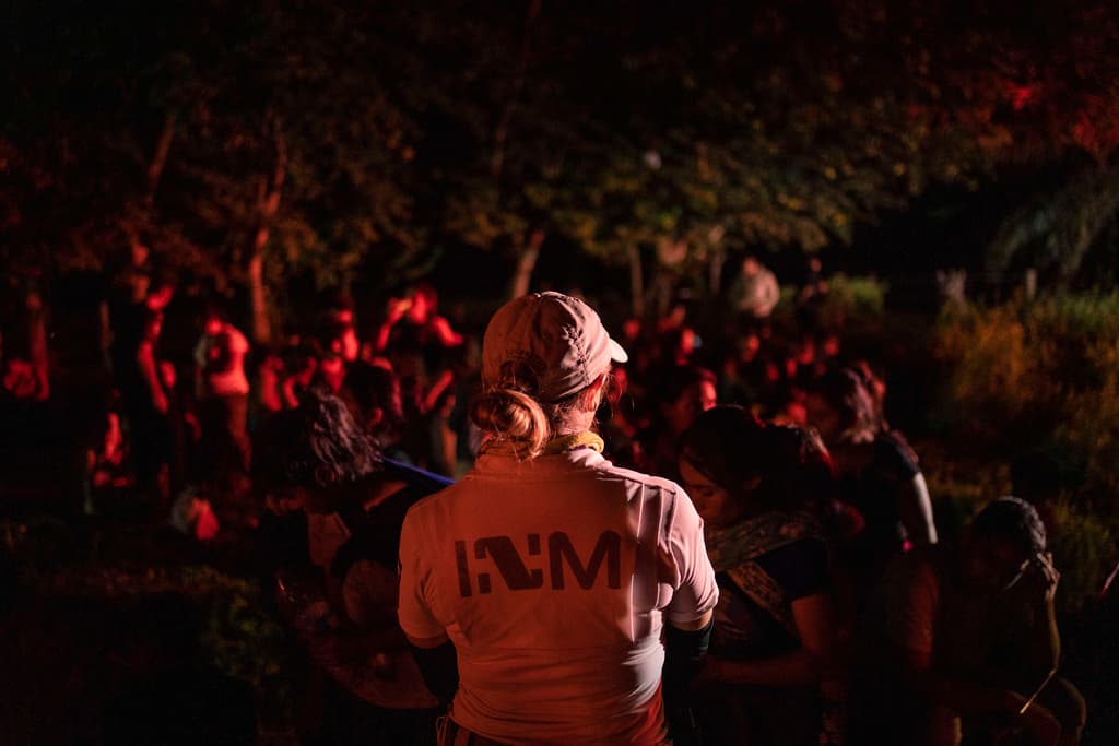 Esconden a 229 inmigrantes en camión y les inyectan sustancia: Así los hallaron en Veracruz, México