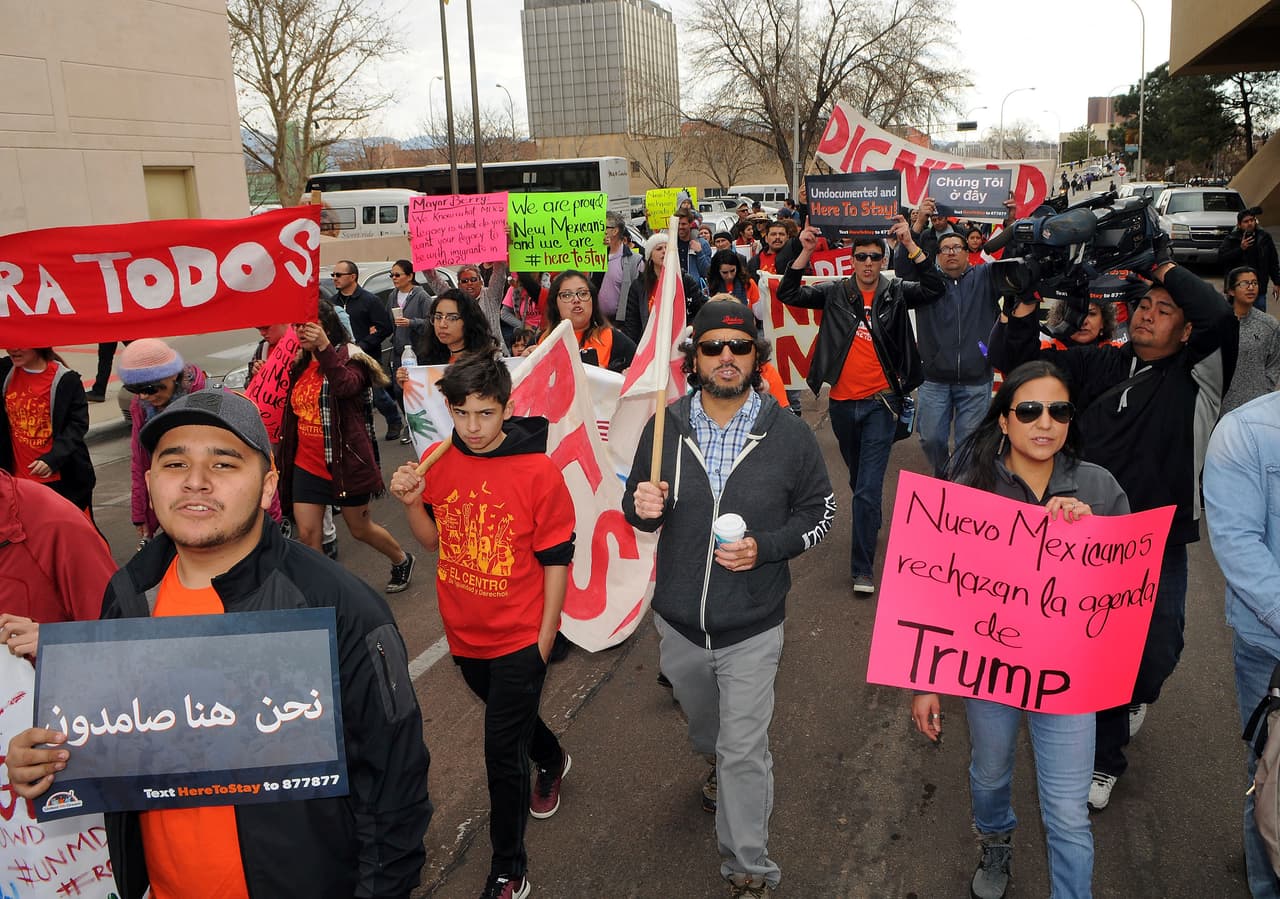 <b>Albuquerque, New Mexico.</b> Hundreds of protesters marched for immigrant rights from the University of New Mexico to the Plaza Civico of Albuquerque.