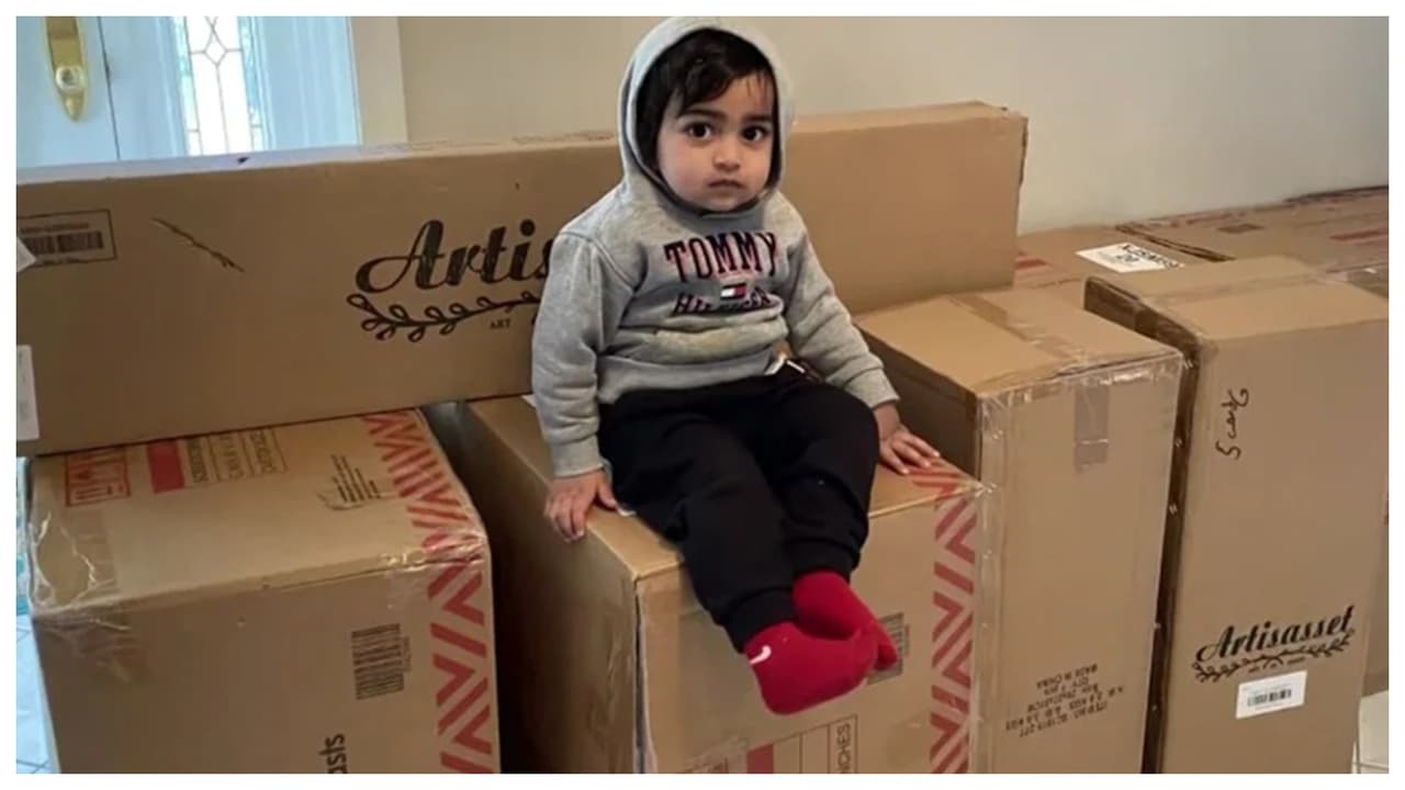 <b>10. Un niño de menos de dos años <a href="https://www.univision.com/local/nueva-york-wxtv/nino-de-dos-anos-ordena-casi-2-000-dolares-en-muebles-walmart">ordenó casi $2,000 en muebles en Walmart</a>. </b>A. principios de enero, la noticia de que un bebé que apenas aprendía a hablar topó la tarjeta de crédito de sus padres al ordenar mercadería de todo tipo en Walmart, se hizo viral. Lo que hicieron sus padres y la tienda, también fue sorprendente.