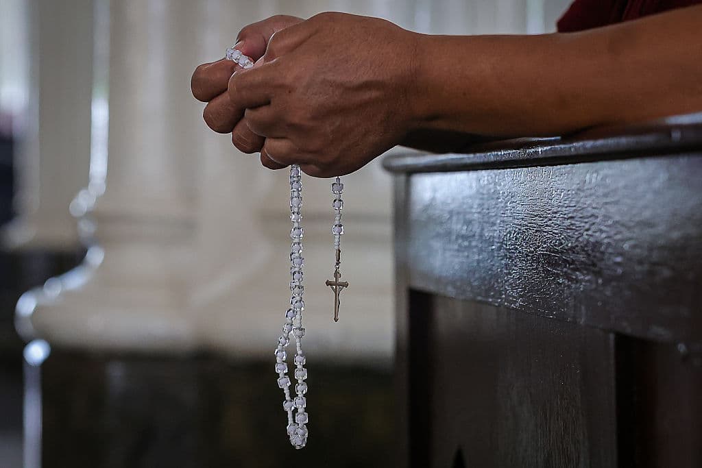 ¿Te gustaría saber el santoral de hoy lunes 6 de octubre de 2025? Consulta los santos de hoy