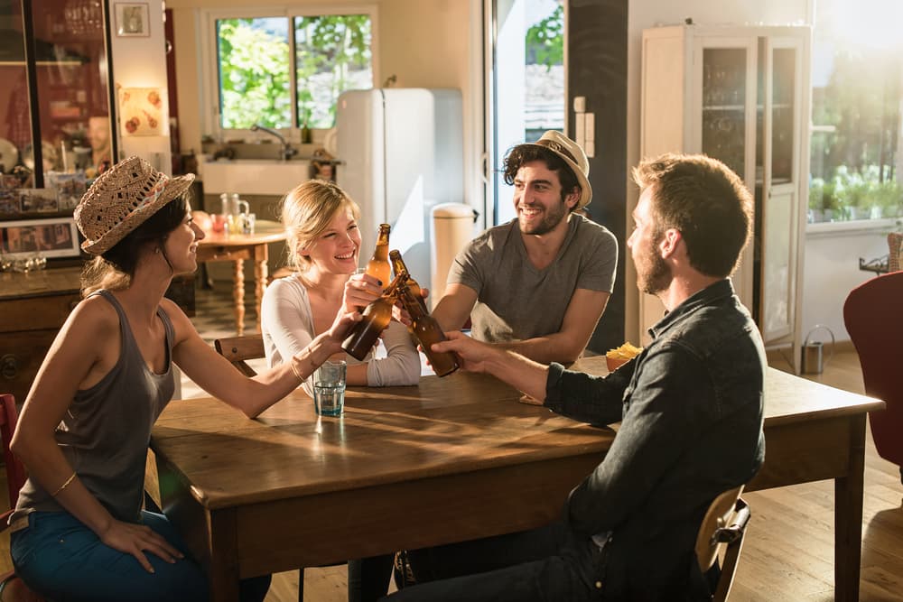 La clave en la vida es saber erguirse, levantarse cuando uno se cae. Ahí está el secreto. Hay quienes dicen “no quiero tener problemas”, eso es absurdo, los problemas siempre existen, lo que hay es que saber cómo enfrentarlos y resolverlos. Es un mes para ser sociable, circular, prepararte para todo lo mejor. Quizás te llegue una invitación que no te guste del todo, pero trata de asistir porque si no te mueves en diferentes círculos no podrás darte a conocer ni tampoco efectuar contactos convenientes para tu economía. No te inquietes por lo que suceda y no puedas comprender porque dentro de unos días entenderás bien el por qué de tantos cambios y te irá mejor. La vida nos trae siempre la posibilidad del cambio, la esperanza.