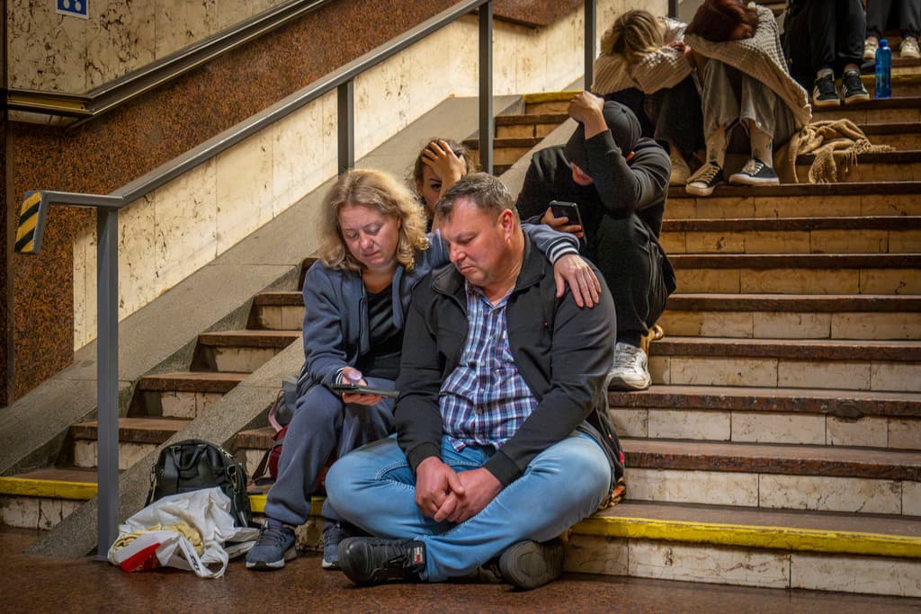 Rusia lanza nuevo "masivo" bombardeo contra Ucrania tras el ataque con drones que destruyó numerosos de sus aviones militares