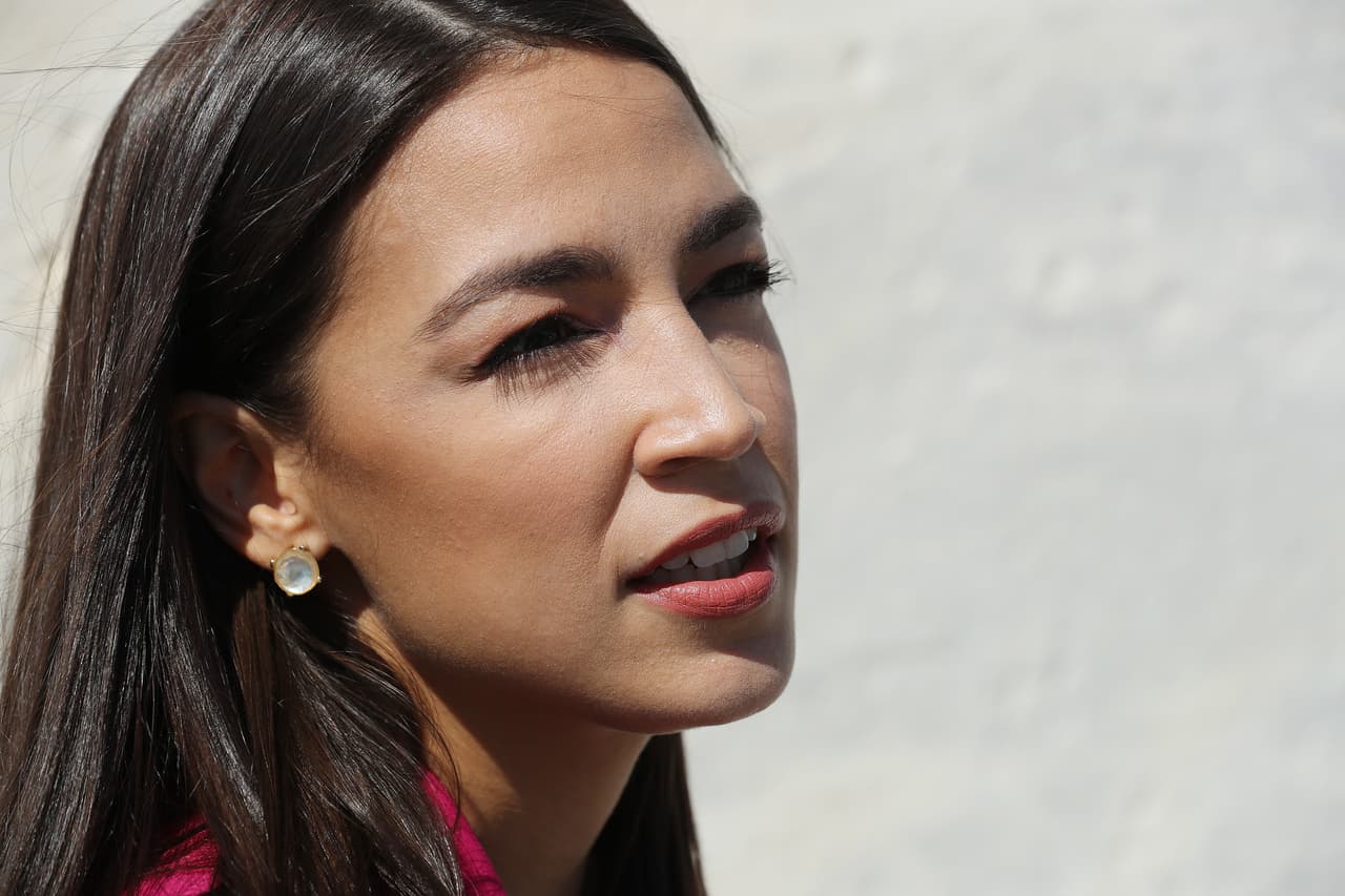 Ocasio-Cortez reta a Trump a que publique su expediente académico luego de que la llamara “mala estudiante”