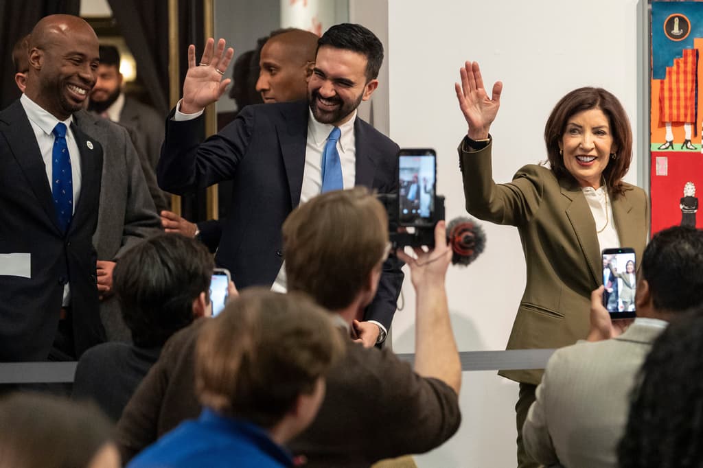 Gobernadora de Nueva York promueve impuestos para las residencias secundarias de lujo