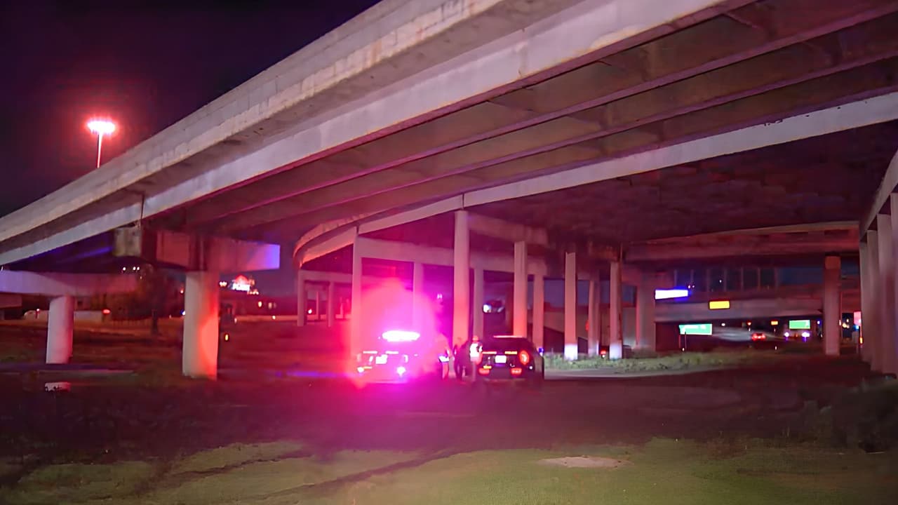 Motociclista muere tras chocar con muro y caer más de 40 pies de un paso a desnivel en San Antonio