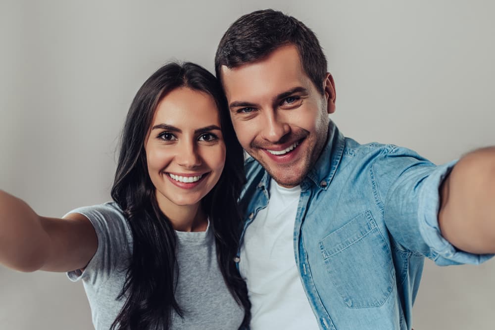 <b>TAURO CON CÁNCER, INTERESES AFINES</b>
<br>Ambos son signos domésticos amantes del hogar y la familia, hay intereses afines inclusive a la hora de la selección de alimentos, ropas y lugares de esparcimiento. Tauro entiende a Cáncer cuando su pareja se "encierra" en su concha y no quiere hablar, y espera pronto se le pase. Cáncer también comprende esos momentos de Tauro y hay un entendimiento tácito mutuo entre los dos. A la hora del sexo se llevan muy bien.