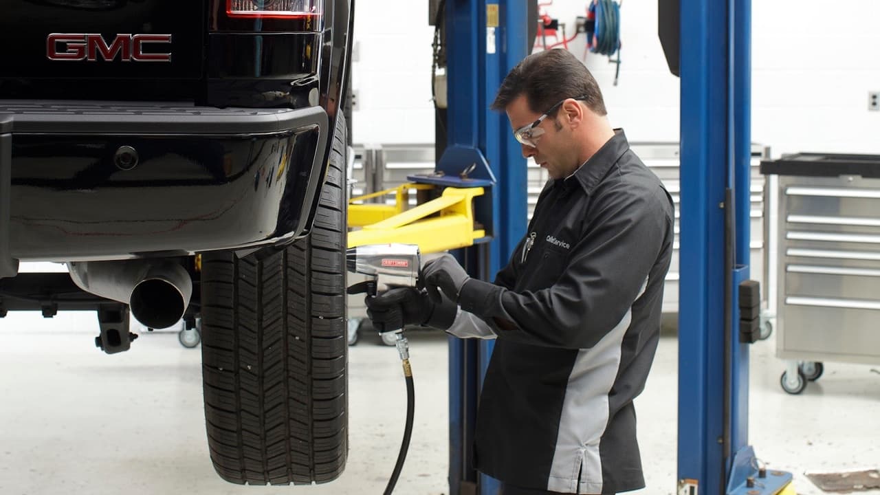 5.
<b>Tampoco olvides rotarlos</b>
<br>La rotación tiene como fin lograr el desgaste uniforme de tus neumáticos