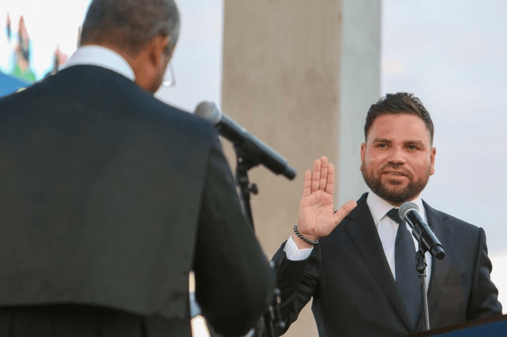 Al igual que el Cano Delgado, exalcalde de Cataño, el
<a href="https://www.univision.com/radio/puerto-rico-wkaq-am/wkaq-580-am/abel-nazario-se-refirio-al-sonado-caso-de-felix-el-cano-delgado-video"> exdirector de Obras Públicas del municipio de Cataño</a>, Pedro Marrero Miranda, se declaró culpable el 9 de junio de una conspiración de sobornos en la que recibió pagos en efectivo a cambio de la distribución de proyectos de remoción de asfalto y la certificación de facturas para pagos del municipio a una empresa de
<b>asfalto y pavimentación</b>.