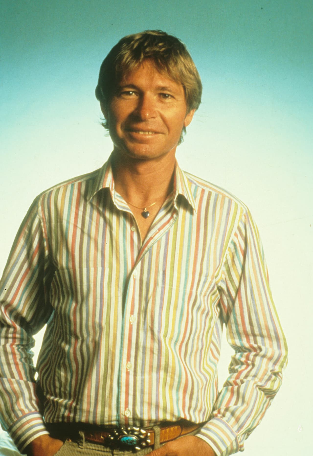 Además de la música, Denver disfrutaba volar y aquel día lo hizo en el avión de su propiedad, un Rutan Long-EZ, el cual cayó en las inmediaciones de una playa, cerca de Pacific Grove, en California.
