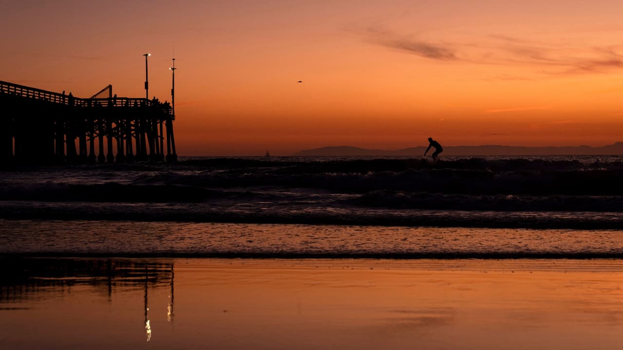 Investigan hallazgo de restos humanos en playa de Los Ángeles