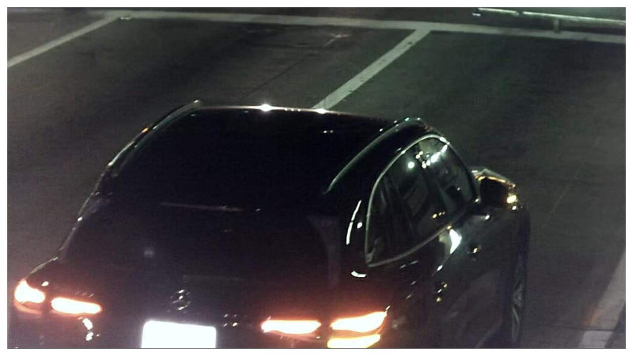 La fiscalía reveló la foto donde se ve claramente la camioneta que utilizó Damián Valdés para trasladar a José Manuel Carvajal, El Taiger, desde Hialeah hasta las inmediaciones del hospital Jackson Memorial. Esta imagen es del vehículo Mercedes-Benz transitando por la calle 20 del noroeste y la avenida 17.
<br>