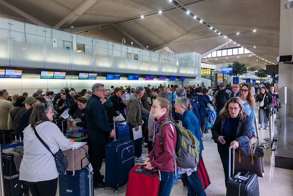 “Es una crisis y el público la desconoce”: qué hay detrás del caos en Newark que ocasionó cancelaciones y retrasos