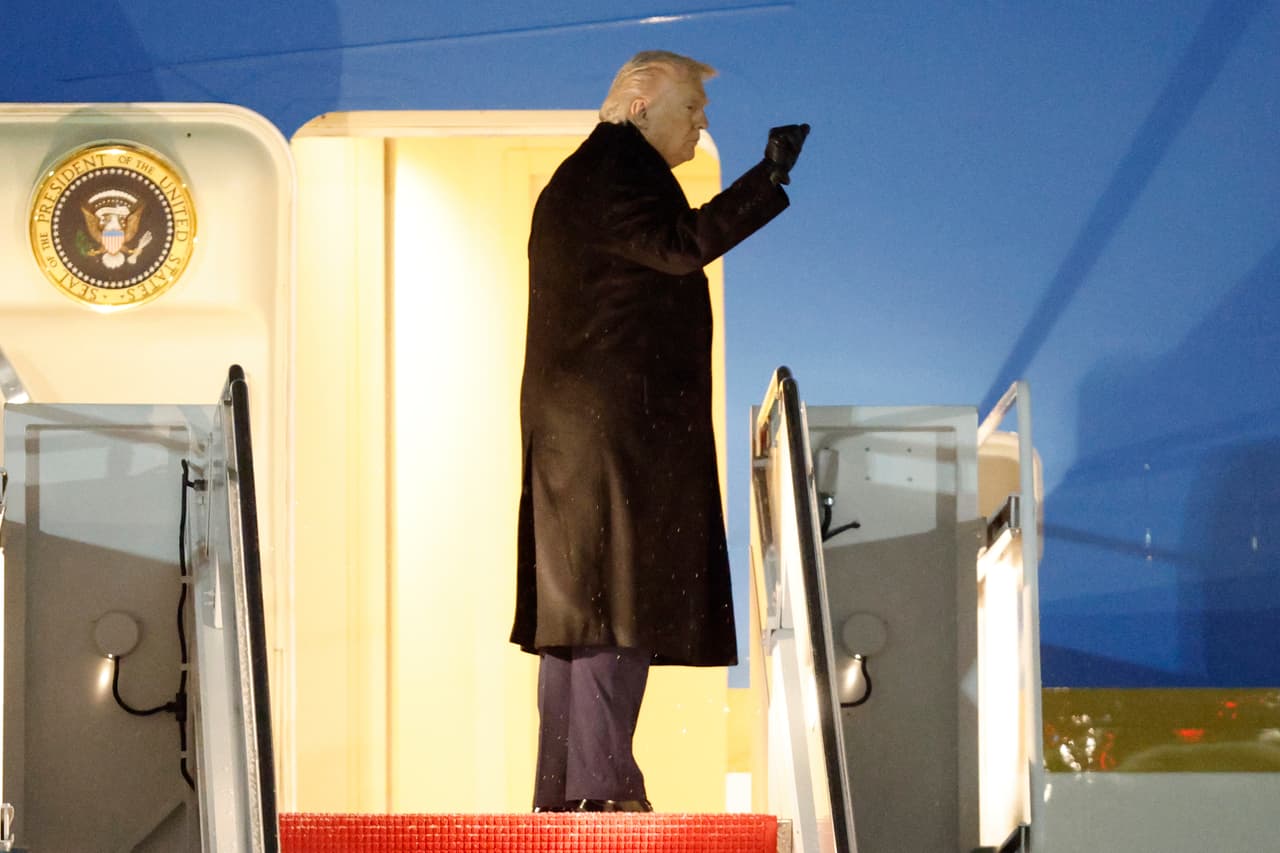 ¿Cómo planea Trump pasar el medio tiempo del Super Bowl luego de la polémica por la presentación de Bad Bunny?