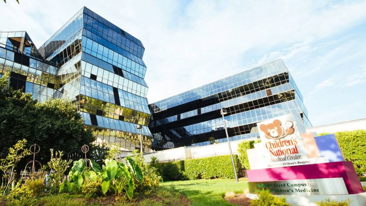 Realizan histórico trasplante parcial de corazón a niño de 11 años en Washington DC