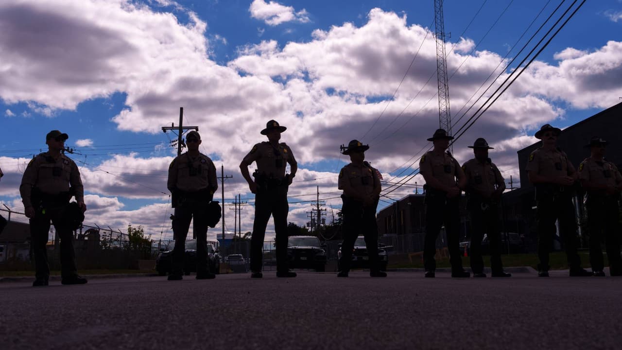 Tropas de la Guardia Nacional pueden permanecer en Illinois, pero no pueden ser desplegadas por ahora