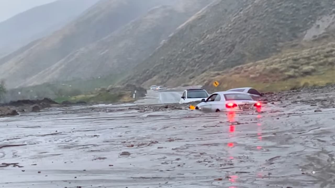 Rescate en Riverside: Seis personas quedan atrapadas por un deslave en San Jacinto