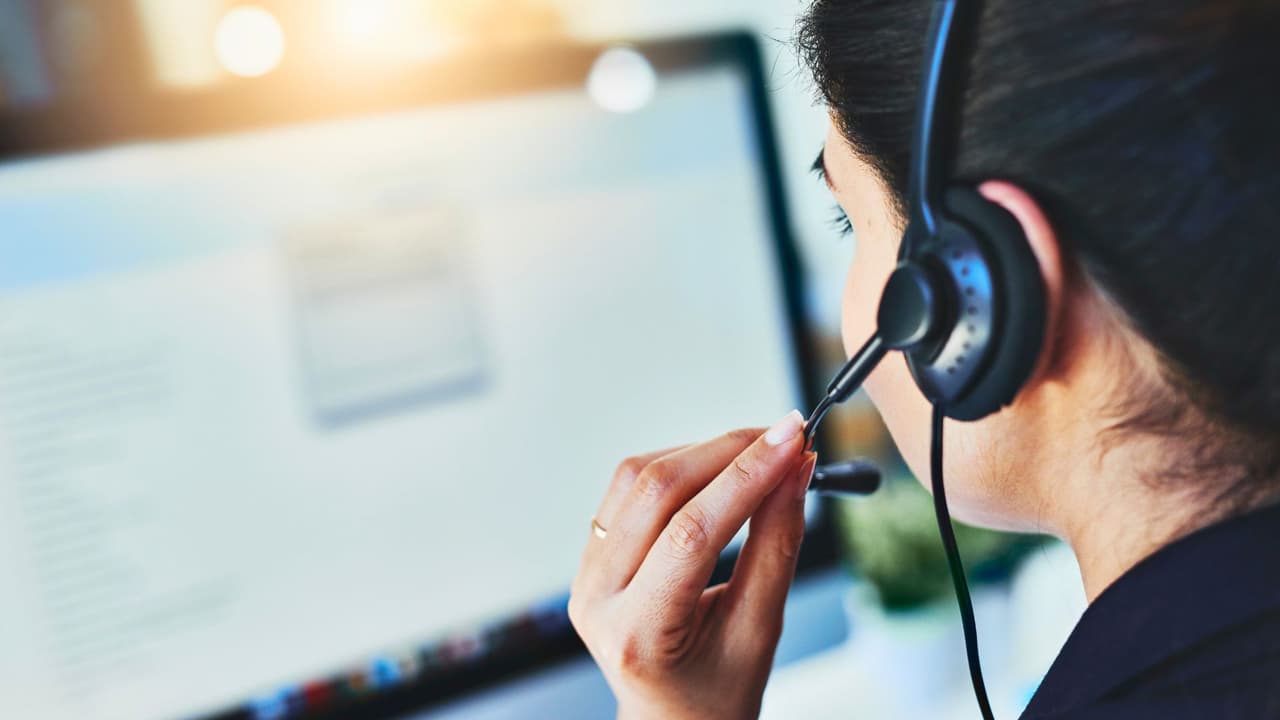 <h3 class="cms-H3-H3">Recursos útiles</h3>
<br>
<b>USCIS Change of Address (E-COA):</b>
<a href="https://www.uscis.gov/addresschange" target="_blank">uscis.gov/addresschange</a>
<br>
<b>Formulario AR-11:</b>
<a href="https://www.uscis.gov/ar-11" target="_blank">uscis.gov/ar-11</a>
<br>
<b>EOIR-33 en línea: </b>
<a href="https://portal.eoir.justice.gov/Disclaimer" target="_blank">portal.eoir.justice.gov</a>
<br>
<b>ICE Change of Address: </b>
<a href="https://www.ice.gov/addresschange" target="_blank">ice.gov/addresschange</a>
<br>
<b>USCIS Contact Center</b>: 800-375-5283
<br>
<b>Línea de EOIR:</b> 800-898-7180