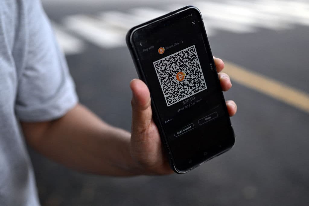 Transferencias sin efectivo: ¿la alternativa para inmigrantes ante las propuestas de restricciones a las remesas?