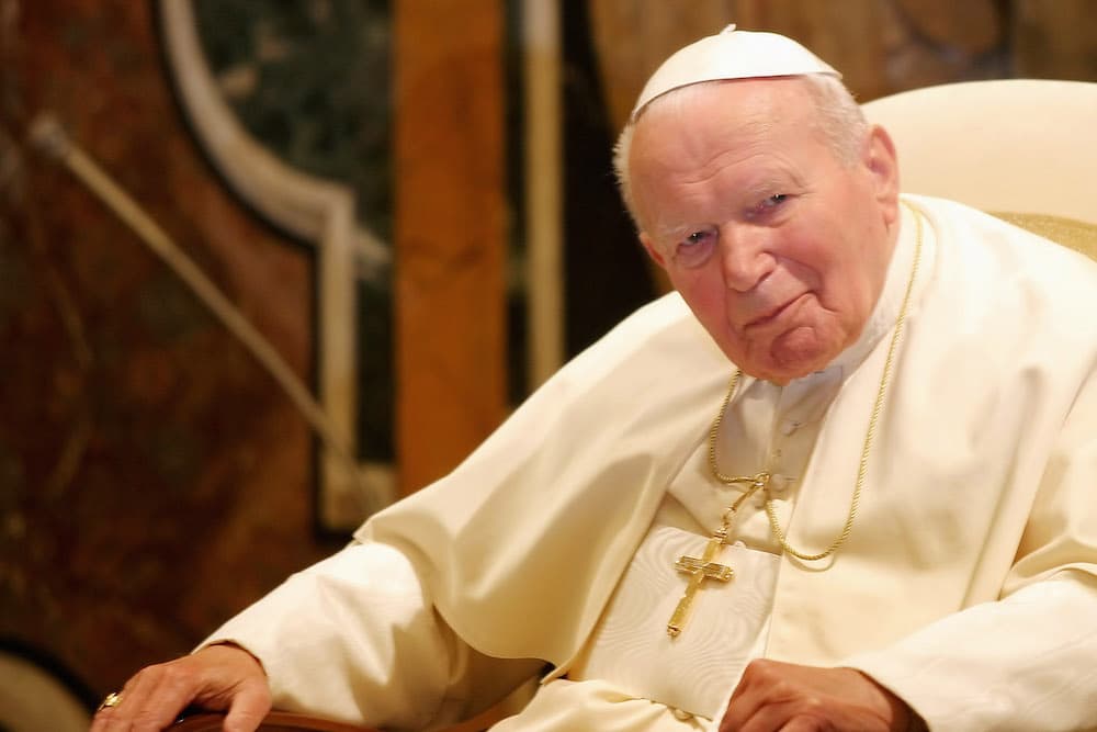 Cartas muestran una intensa relación de amistad entre Juan Pablo II y una mujer casada