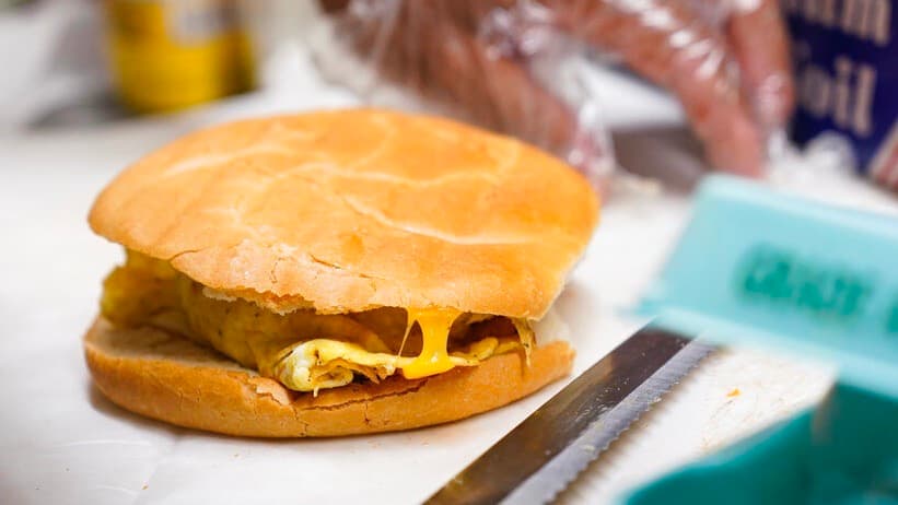 Más de 400 productos alimenticios son retirados del mercado debido a una posible contaminación con listeria