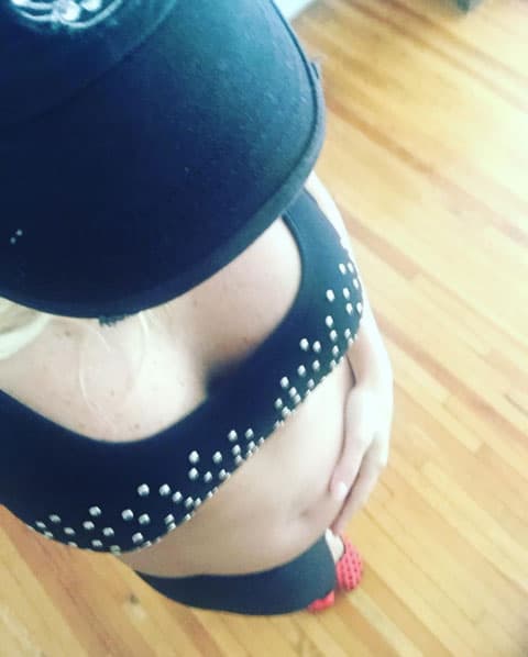 Marjorie continuó haciendo ejercicio para mantenerse sana y fuerte durante el embarazo.