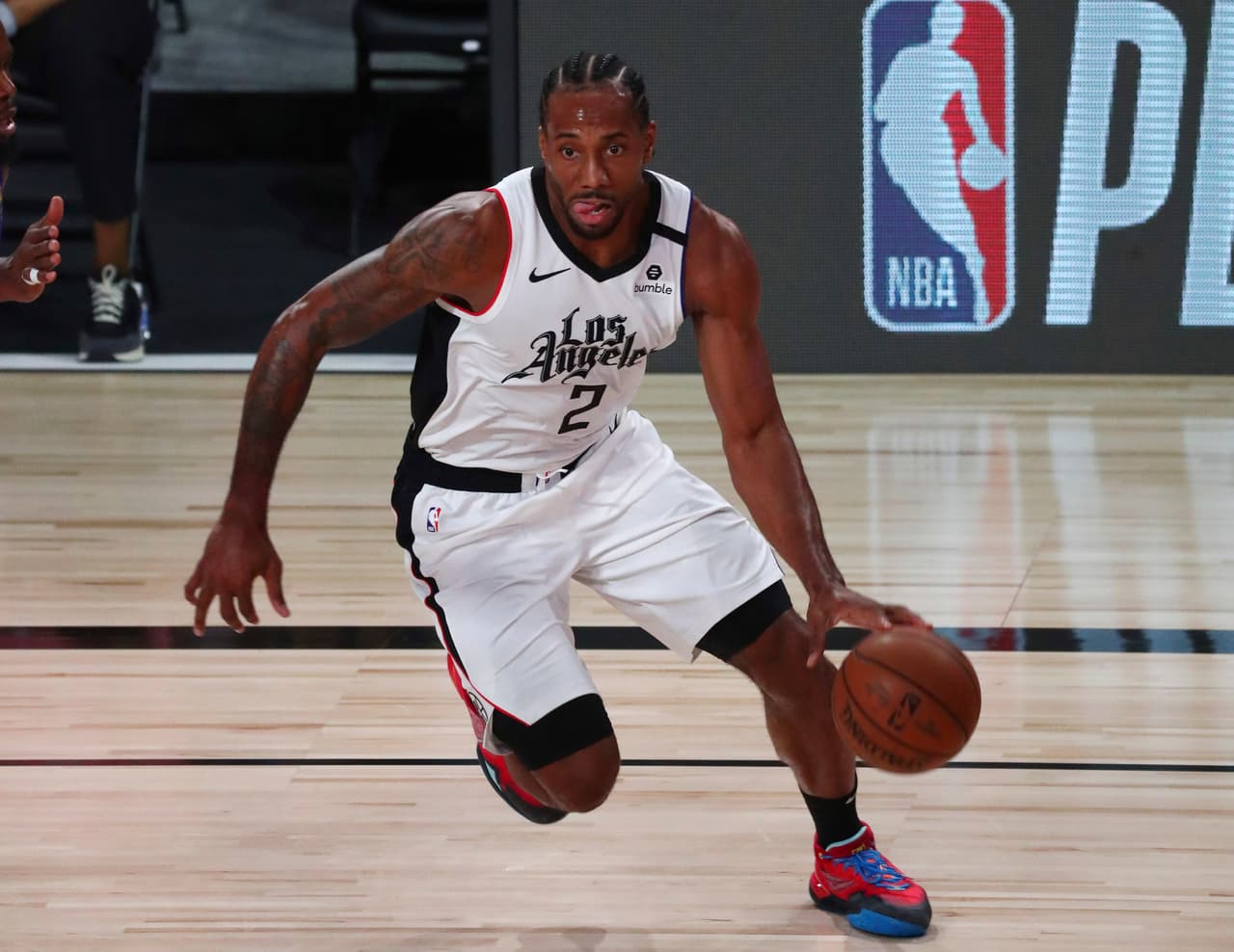 Kawhi Leonard tuvo que ser operado de su rodilla derecha