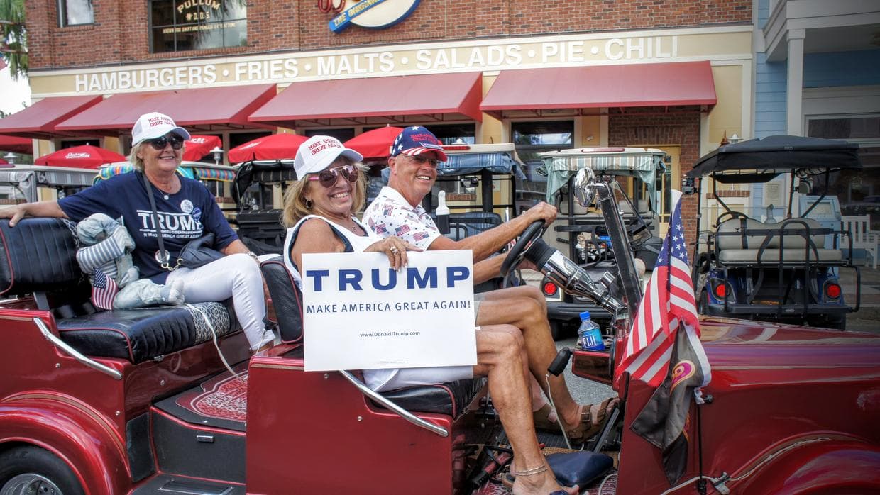 Los partidarios de Trump eran muy visibles en las eleciones de 2016 en 'The Villages', una enorme comunidad de jubilados en el centro de Florida.