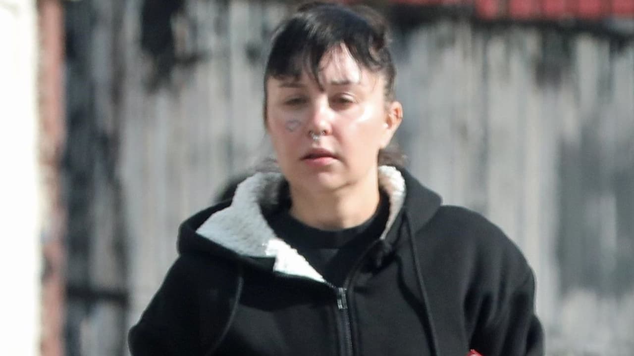 Amanda Bynes permanecerá bajo supervisión psiquiátrica por al menos otra semana