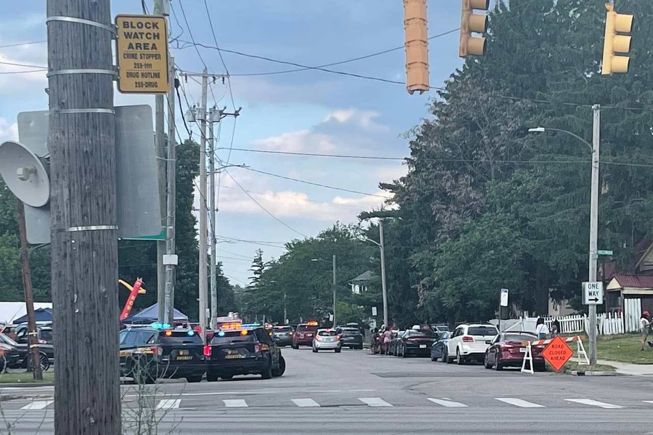 Un tiroteo cerca de un festival en Ohio deja al menos 12 heridos, dos de ellos graves; la policía busca a los sospechosos