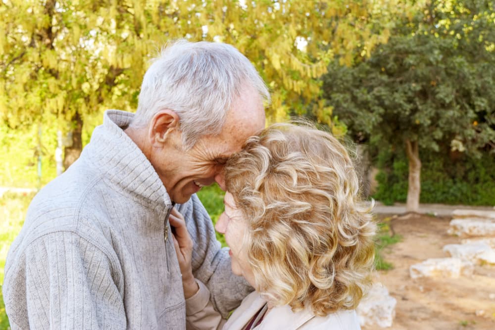 <b>Géminis con Libra, relación excelente</b>
<br>Aquí hay una excelente combinación de dos signos del mismo elemento, aire, pues tu regente, Mercurio, activa tu comunicación y Venus, regente de Libra le pone ese toque social que les convierte en una pareja elegante, ideal, armoniosa que tiene gran éxito donde quiera que van. Las divergencias se solucionan mediante las pláticas inteligentes.