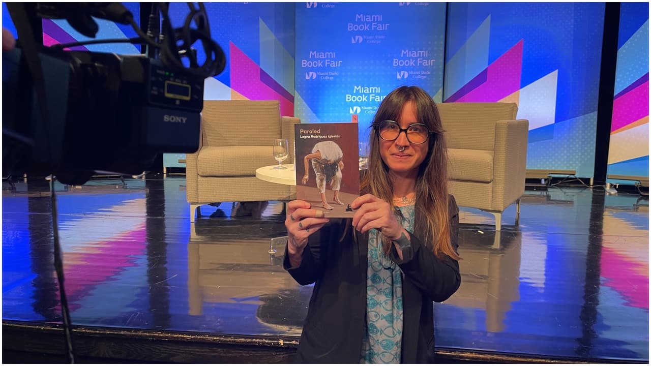 Paroled una novela sobre una emigrante en Miami al ritmo de la música de los 90