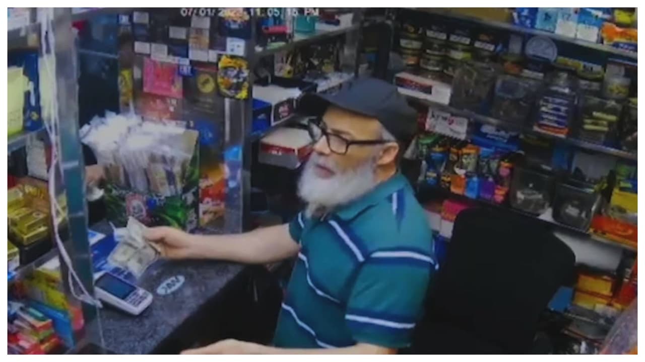 <b>1. La mortal pelea con el <a href="https://www.univision.com/local/nueva-york-wxtv/jose-alba-bodeguero-dejara-nueva-york">bodeguero José Alba.</a> </b>El 1 de julio, el bodeguero hispano fue provocado por un cliente llamado Austin Simon, y en el enfrentamiento Alba lo apuñaló mortalmente. Primero, Alba fue encarcelado bajo cargos de asesinato en segundo grado, eventualmente fue liberado. Pero nunca regresó a la bodega. Esta fue la noticia que más conmovió a los seguidores de Univision 41.
<br>