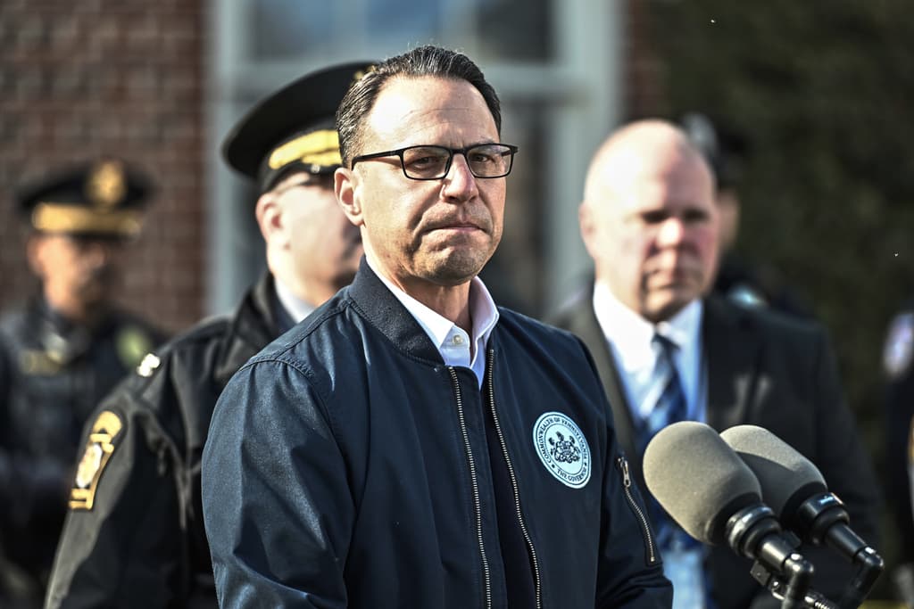 Hombre acusado de quemar la casa del gobernador Shapiro planificaba golpearlo con un martillo, según documentos