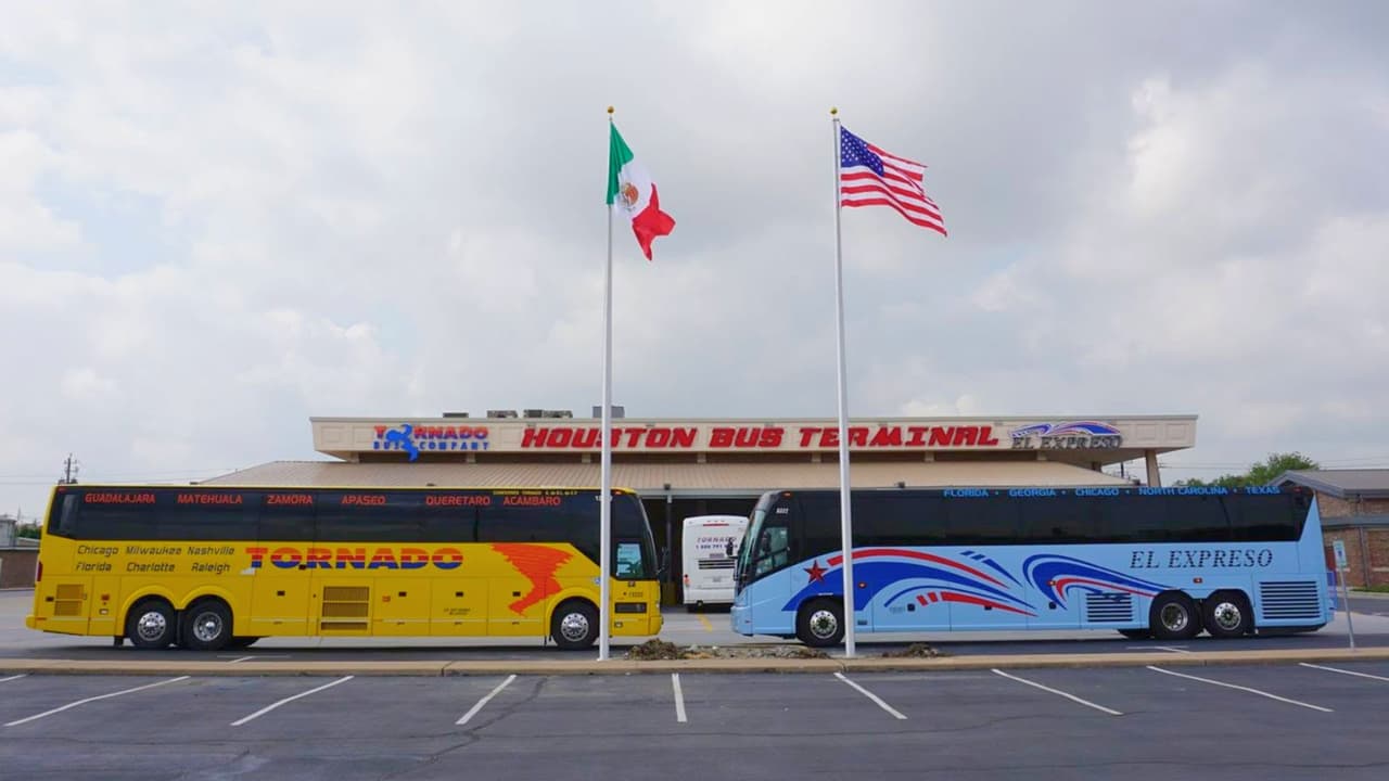 Tornado Bus Company y El Expreso Group acordaron pagar $3.9 millones para resolver alegaciones de que recibieron préstamos de un programa federal para los que no eran elegibles