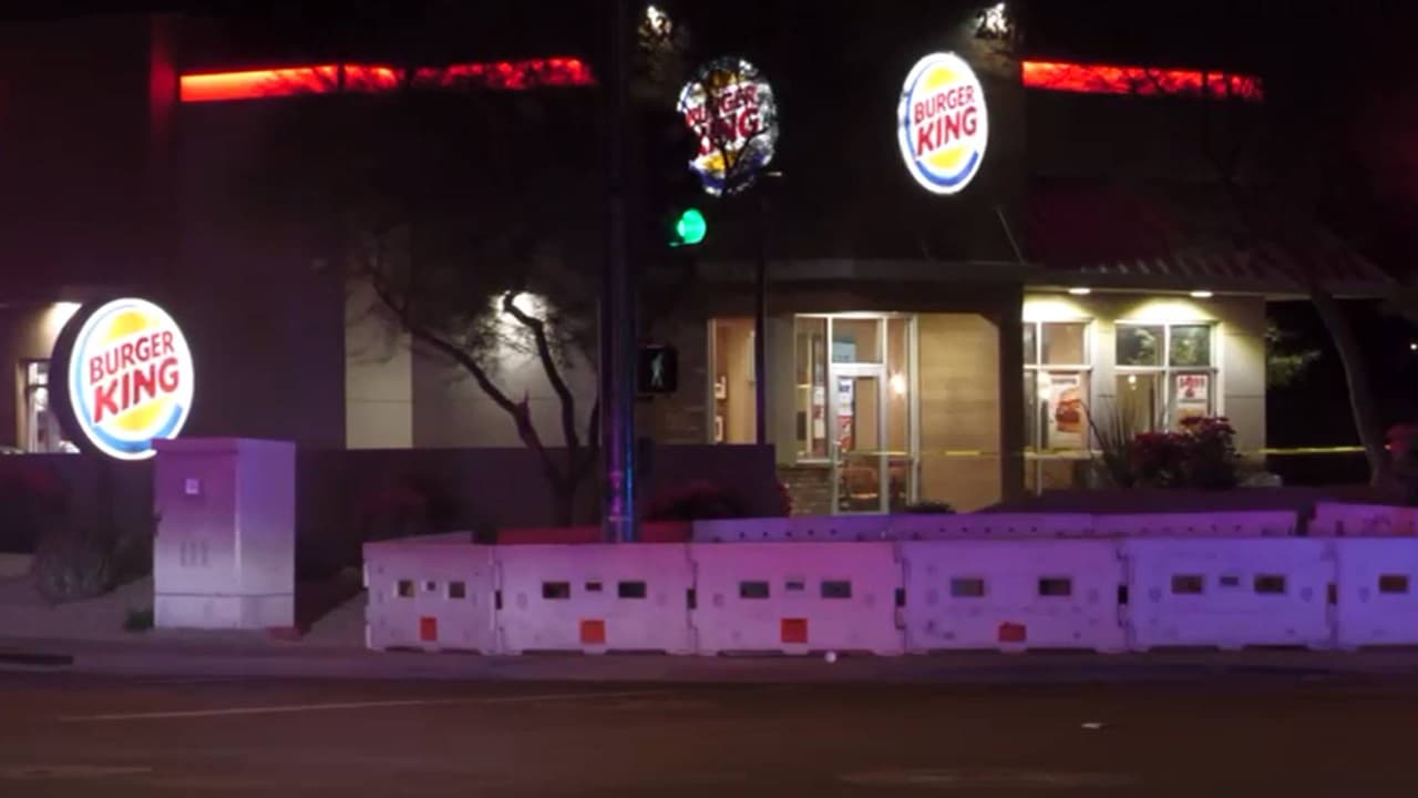 Invasión a una casa en Phoenix termina en tiroteo: Tres muertos y dos heridos