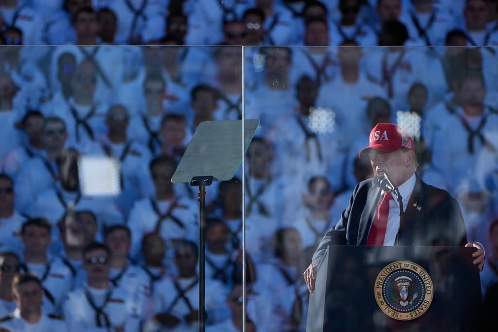 Trump ordena al Pentágono usar “todos los fondos disponibles” para pagar a tropas pese al cierre