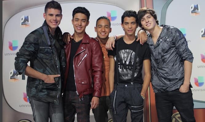 Para acompañar a Alejandra Espinoza, el grupo musical CNCO se suma a
<b> Premios Juventud</b> para contagiar su frescura como presentadores.
<br>