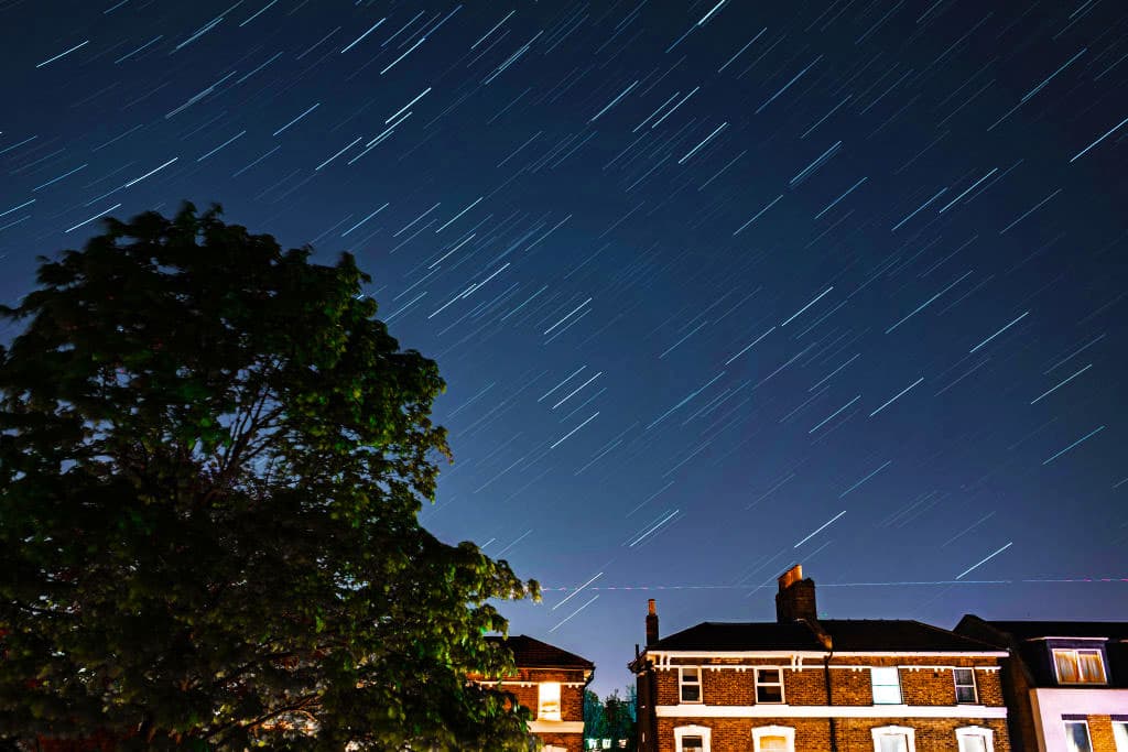 Lluvia de meteoros leónidas 2024: Cómo ver las 'estrellas fugaces' este fin de semana de superluna
