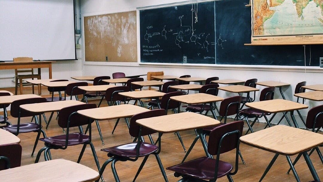 Recorte de 18.5 millones de dólares a escuelas amenaza programas extracurriculares en Illinois