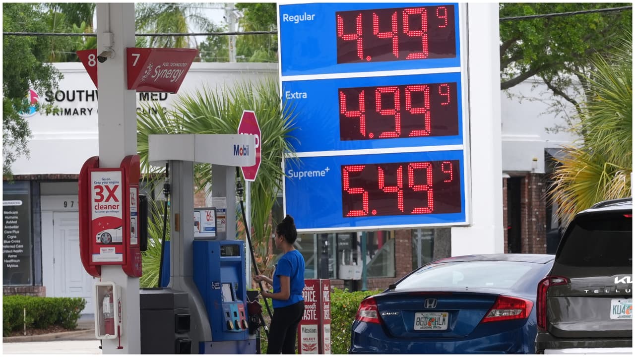 Reportan escasez en gasolineras del sur de Florida mientras precios siguen arriba de $4 el galón
