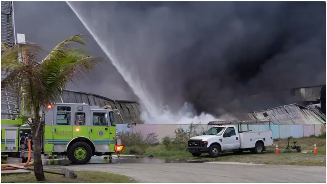 El incendio ocurrió en las bodegas ubicadas en la avenida 47 del noroeste y la 207 drive, al norte de la autopista Palmetto y sur de la Turnpike.