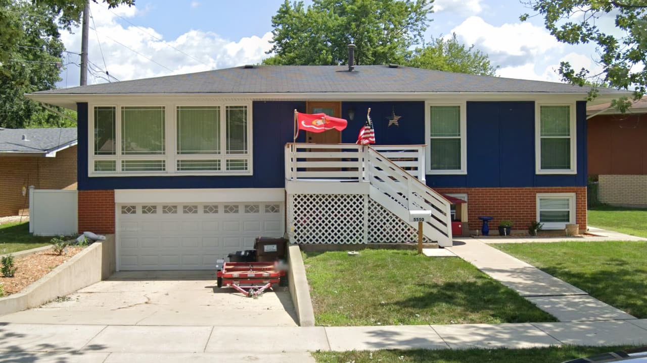 Cerca de las 6:35 a.m. la Policía de Oak Forest acudió a una vivienda en la
<b>cuadra 5500 de Ann Marie Lane por el reporte de una crisis doméstica </b>que terminó con la muerte de Emilio y Briana Rodríguez, Lupe Gómez y Carlos Gómez, el presunto agresor.