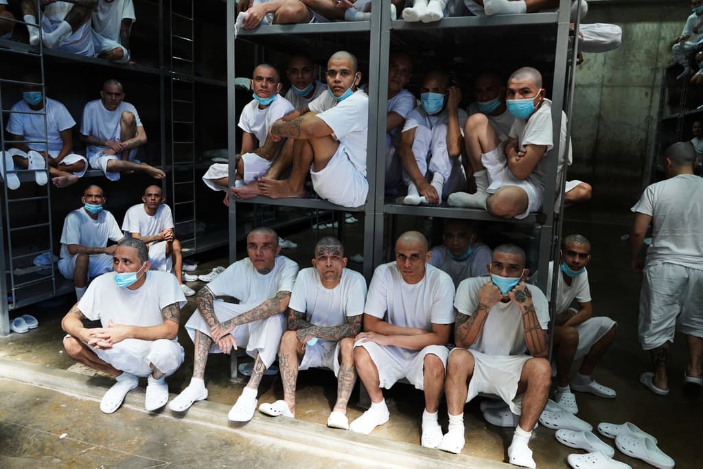 Bukele promulga reforma constitucional que permite la cadena perpetua para delincuentes desde los 12 años