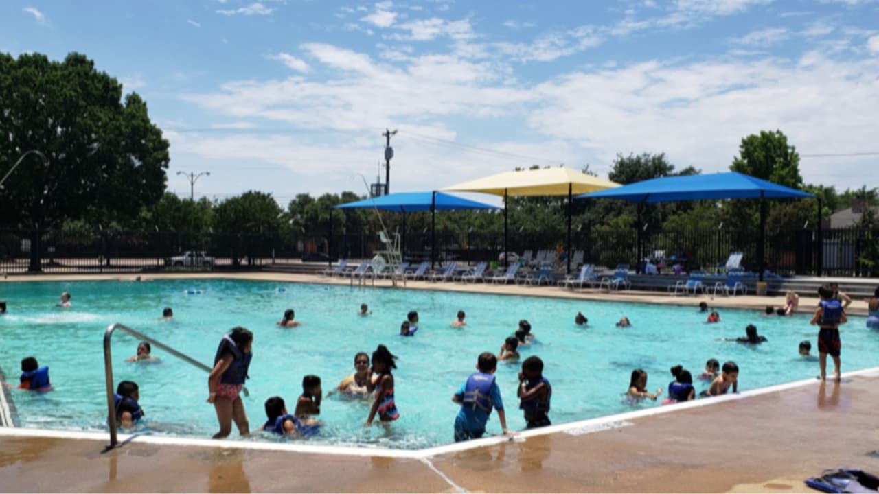 ¿Vas a las piscinas públicas de Dallas? Estas piscinas podrían cerrar próximamente